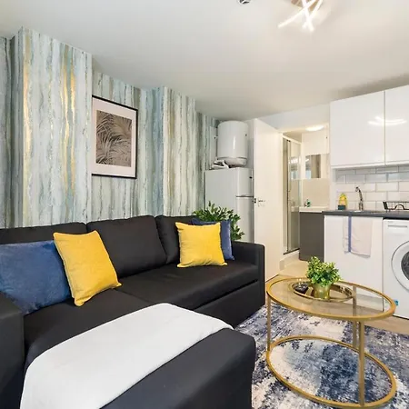 Cosy Gem Next Transport Easy Access Central London
